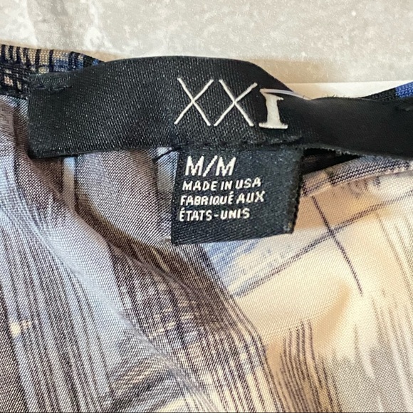 Lightweight Mini Dress with Deep Pockets - Picture 10 of 11